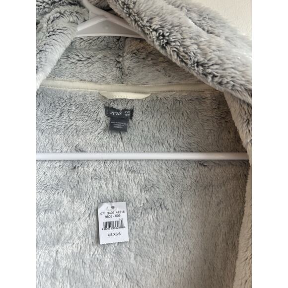 Aerie Plush Gray White Comfy Cozy Robe Pockets Women's XS/S NWT - Picture 2 of 3